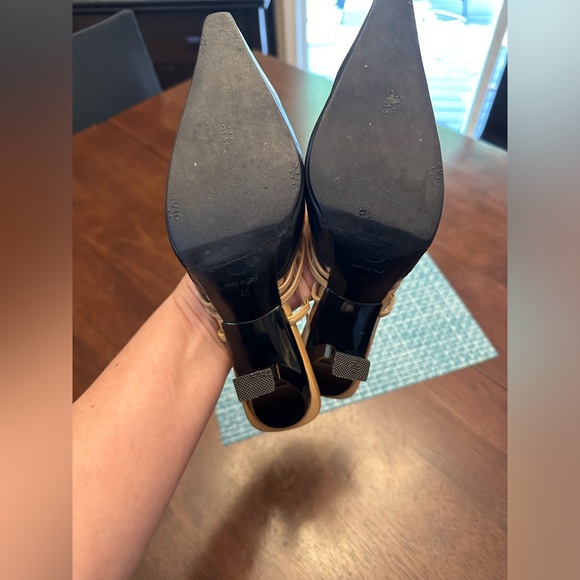 **Gorgeous Chanel Two-tone Slingback 3.5” Heels, Black and Tan, Size 40 - Picture 10 of 11